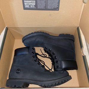 Black women’s size 9 Timberland boots